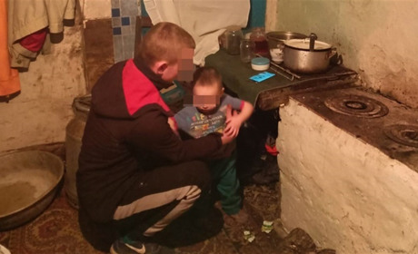 Покинула дворічне маля на три дні: на Звягельщині рятували дитину від материнського недогляду