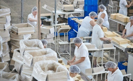 Масло вершкове, сир, борошне, вафлі та печиво: що ще виробляють на підприємствах Кагарличчини?