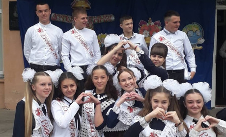 Останній дзвоник у школах Кіцманського району. Фоторепортаж