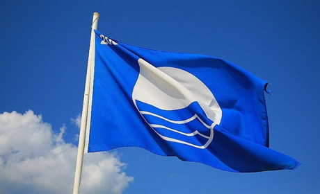 Блакитний прапор над пляжем