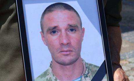 Вічна пам'ять оборонцю: Южноукраїнська громада попрощалася з військовослужбовцем Сергієм Шалигіним