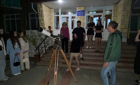 Барчани 7 серпня спостерігали повне місячне затемнення: фото та спостереження через телескоп