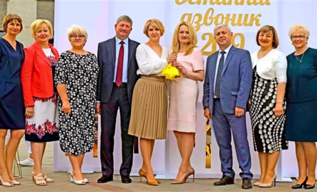 З директорами жмеринських шкіл підписали контракти на 6 років