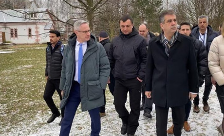 Глава МЗС Ізраїлю приїхав на Київщину: відвідав Бабин Яр і одну з останніх єврейок у Гостомелі