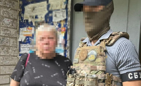 У Херсоні СБУ затримала агітаторку, яка працювала в окупаційному «виборчкомі»
