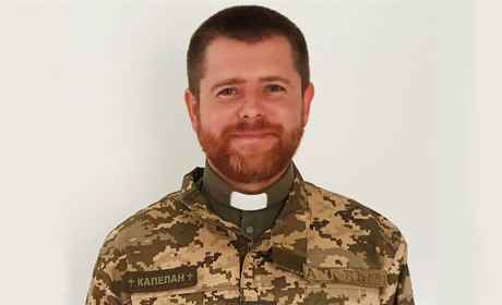 Чи потрібен священник на війні: Отець Вадим Дорош три роки їздить на передову як військовий капелан