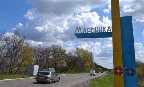 Бойовики обстріляли житловий квартал і школу у Мар'їнці: дітей евакуювали у бомбосховище 