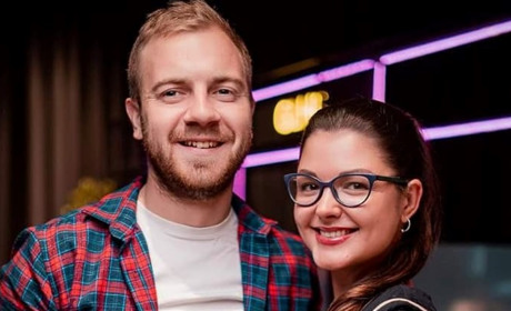 Хот-доги, ігристе та новорічне привітання касира автозаправки: історія зустрічі Нового 2021 року