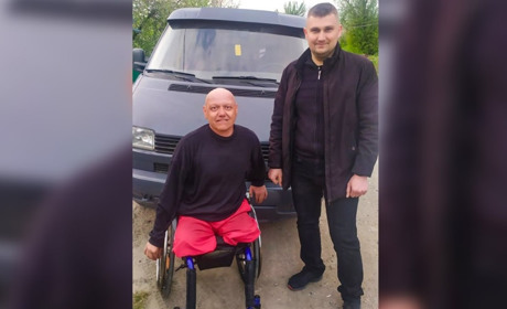 З Городка на фронт поїхала ще одна автівка. Кошти на неї зібрав Сергій Рогаль з товаришем