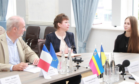 Про що ніжинська школярка говорила з послом Франції