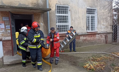 В Измаиле пожарные спасли и горящей квартиры бабушку