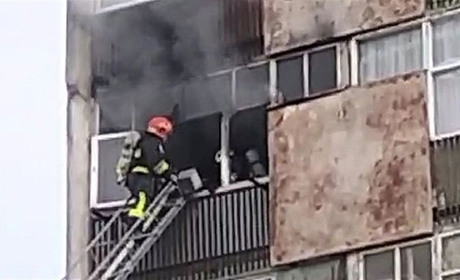У Нетішині під час ліквідації пожежі в квартирі вогнеборці виявили тіло жінки