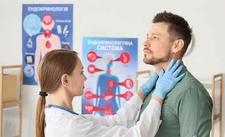 Лікар-ендокринолог: що лікує і коли до нього необхідно звертатись