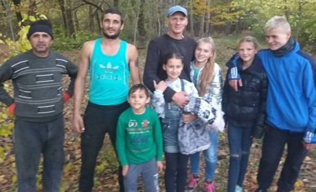 Активні жителі мікрорайону "Промінь" за власною ініциативою прибрали частину парку "Ялинки"