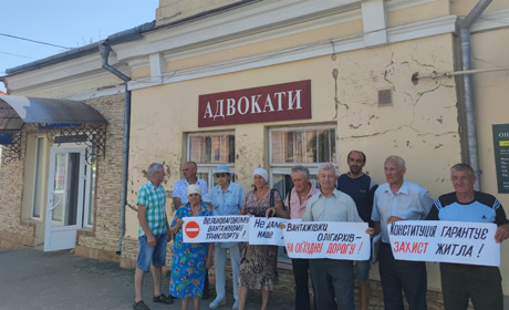 Кіцманчани вийшли на пікет проти руху через місто важковагового транспорту