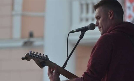 «З самих лише матюків пісні не складеш»: інтерв'ю з первомайським музикантом