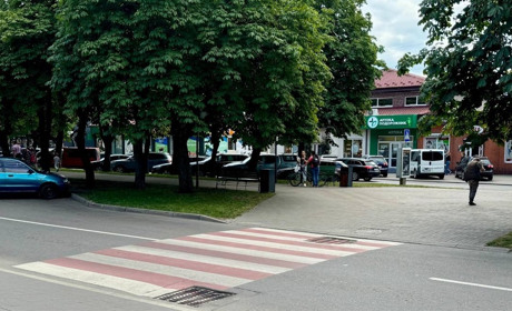 У Сарнах на пішохідному переході збили людей: що відомо