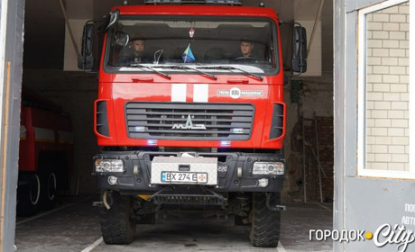 Понад 40 пожеж та чотири автомобілі для ЗСУ. Городоцькі рятувальники прозвітували за рік роботи