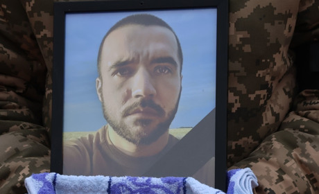 В Южноукраїнську попрощалися з молодшим сержантом Вадимом Дмитриком з позивним "Гард"