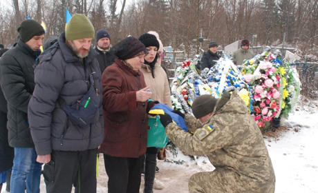 На Аллеї Слави у Шостці в останню путь провели навідника механізованої роти