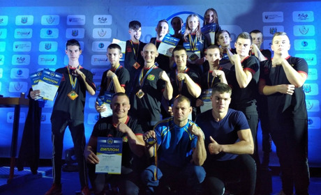 Троє армрестлерів зі Сватового привезли з Чемпіонату України «золото» і «бронзу»