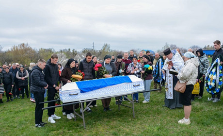 І небо плакало разом із людьми - на Кагарличчині провели в останню дорогу воїна Василя Бабія