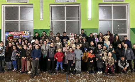 Від Миколайчика та «Поліських вовків»: учням спеціальної школи влаштували зимове свято