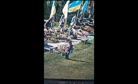 Звягельські поліцейські просять допомогти встановити особу жінки: відео
