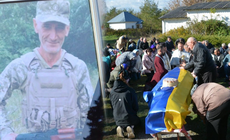 У Пристромах навколішки провели бійця ЗСУ Володимира Гордієнка в його останній земній дорозі ФОТО