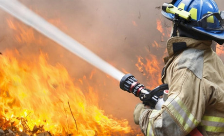 Горіло на Щедрика: вогнеборці гасили пожежі у Білопіллі та Старих Вирках