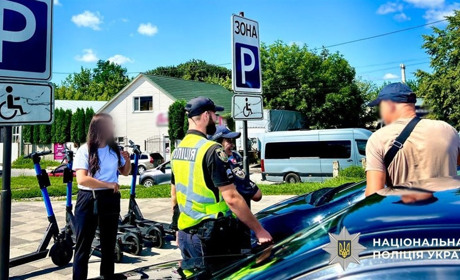 Паркування на місцях для людей з інвалідністю: у Звягелі правоохоронці провели рейд