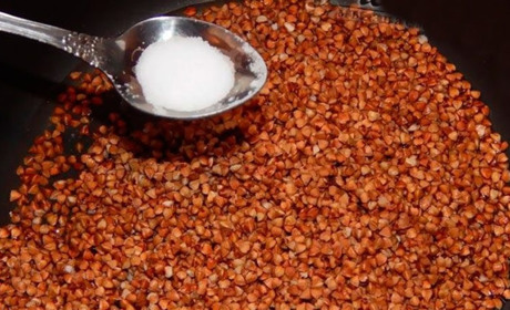 Дефіцит солі та гречки: за скільки можна придбати популярні товари у гадяцьких магазинах