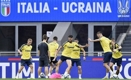 Історія протистоянь футбольних збірних Італії та України