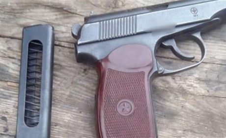 Житель Біляївського району знайшов біля зупинки пістолет, патрони і залишив собі: яка версія поліції