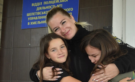 Дарують дітям яскраві емоції: у Нетішин патрульні провели інтерактивну екскурсією для школярів