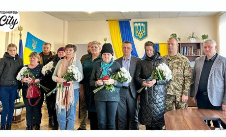 В Зарічному вручили шість посмертних нагород родинам загиблих на фронті Героїв