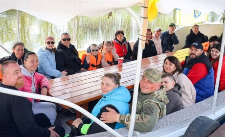 У Біляївці "Дністер лайф" влаштував прогулянку річкою для сімей захисників