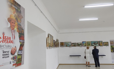 «Звичаї наших предків»: В Умані діє виставка майстра народного мистецтва України Івана Сердюка