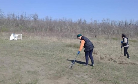 Із собою беруть гарні враження  та чудові фото, а лишають сміття