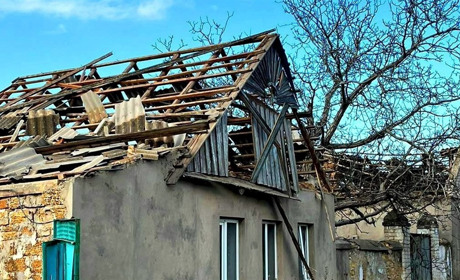 На Херсонщині армія рф атакувала житлові квартали: пошкоджена багатоповерхівка та приватні будинки