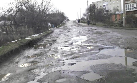 Дорогу на Льотчиків-Визволителів обіцяють відремонтувати, коли будуть гроші і погода