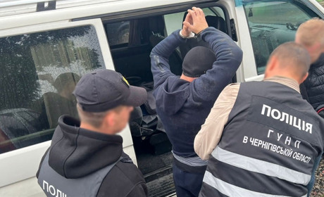 Виготовляли та збували амфетамін: у Ніжині поліція викрила й затримала злочинний "наркосиндикат"