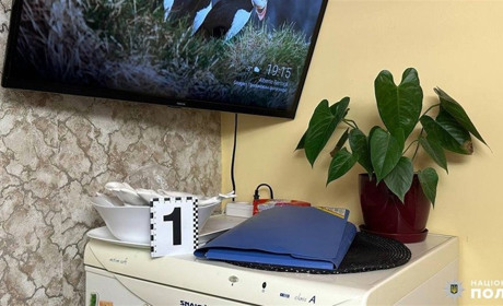 Долари, євро і гривні: жителя Сарненського району підозрюють в обкраданні знайомого