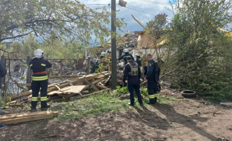 Ворог наніс авіаудар 2 керованими авіаційними бомбами по м. Глухів. Є постраждалі