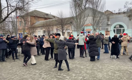 Пенсій нема. бухла повно, в лікарнях бардак — на що скаржаться жителі Генічеська