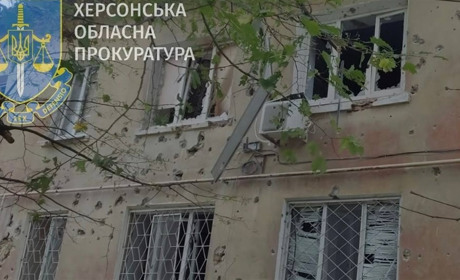 Російські окупанти вчергове атакували Херсон: поранені троє людей