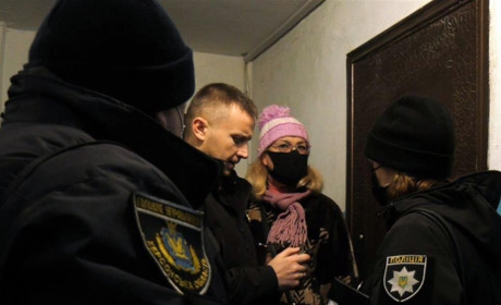 Поліція перевірила родини в Херсоні, які опинились у складних обставинах. Як там живуть діти?