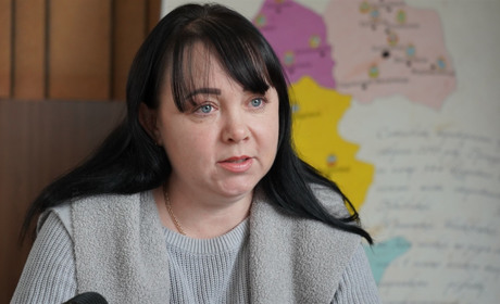 Волонтери Хмельницького – батько на війні, чоловік у прифронтовому селі, а вона волонтер у Сатанові