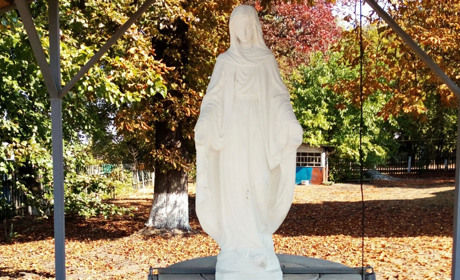  В Кадомці біля церкви на криниці встановили статую Богородиці 