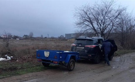 Є робота для адмінкомісії: чоловік вивіз будівельне сміття та викинув за вулицею Успенською